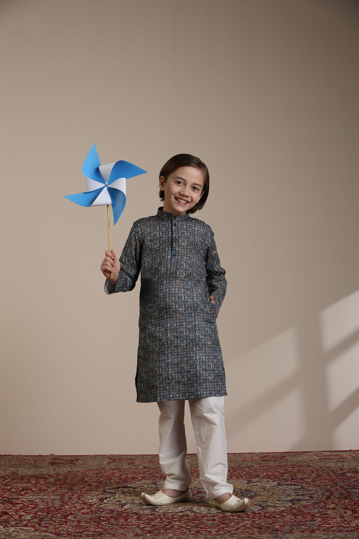 alt message - Manyavar Boys Boys Dark Blue Medallion Jaal Patterned Kurta set image number 2