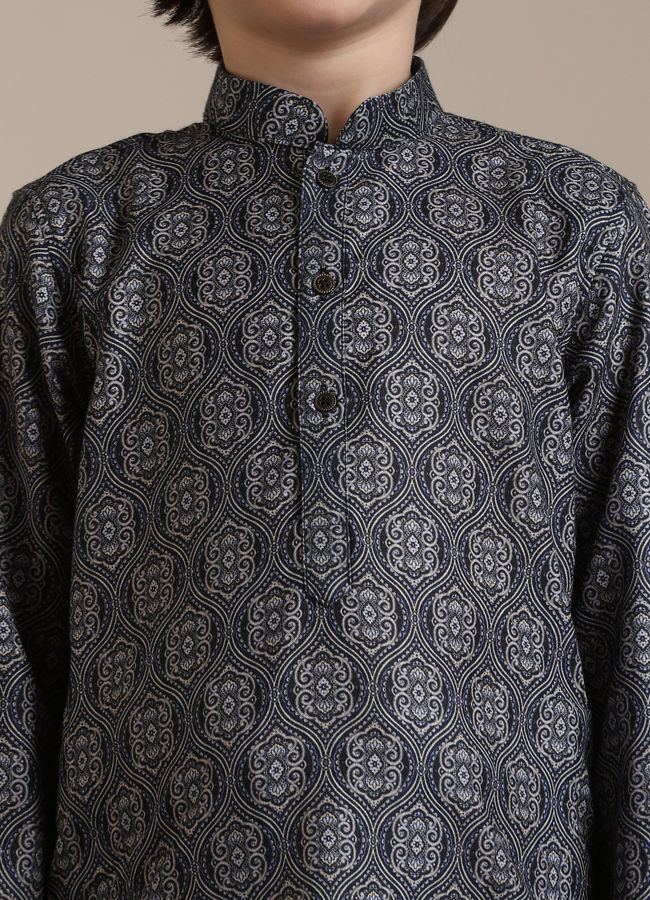 alt message - Manyavar Boys Boys Dark Blue Medallion Jaal Patterned Kurta set image number 1