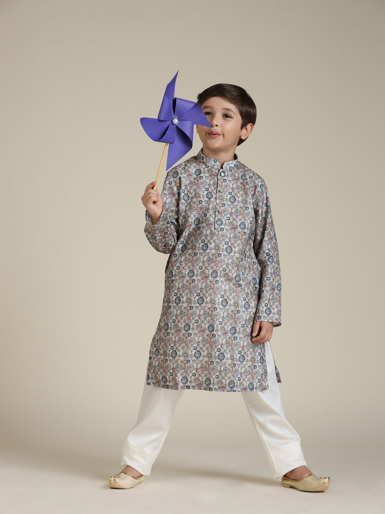 Manyavar Boys Boys Soft Beige Jaal Abstract Patterned Kurta Set image number 2