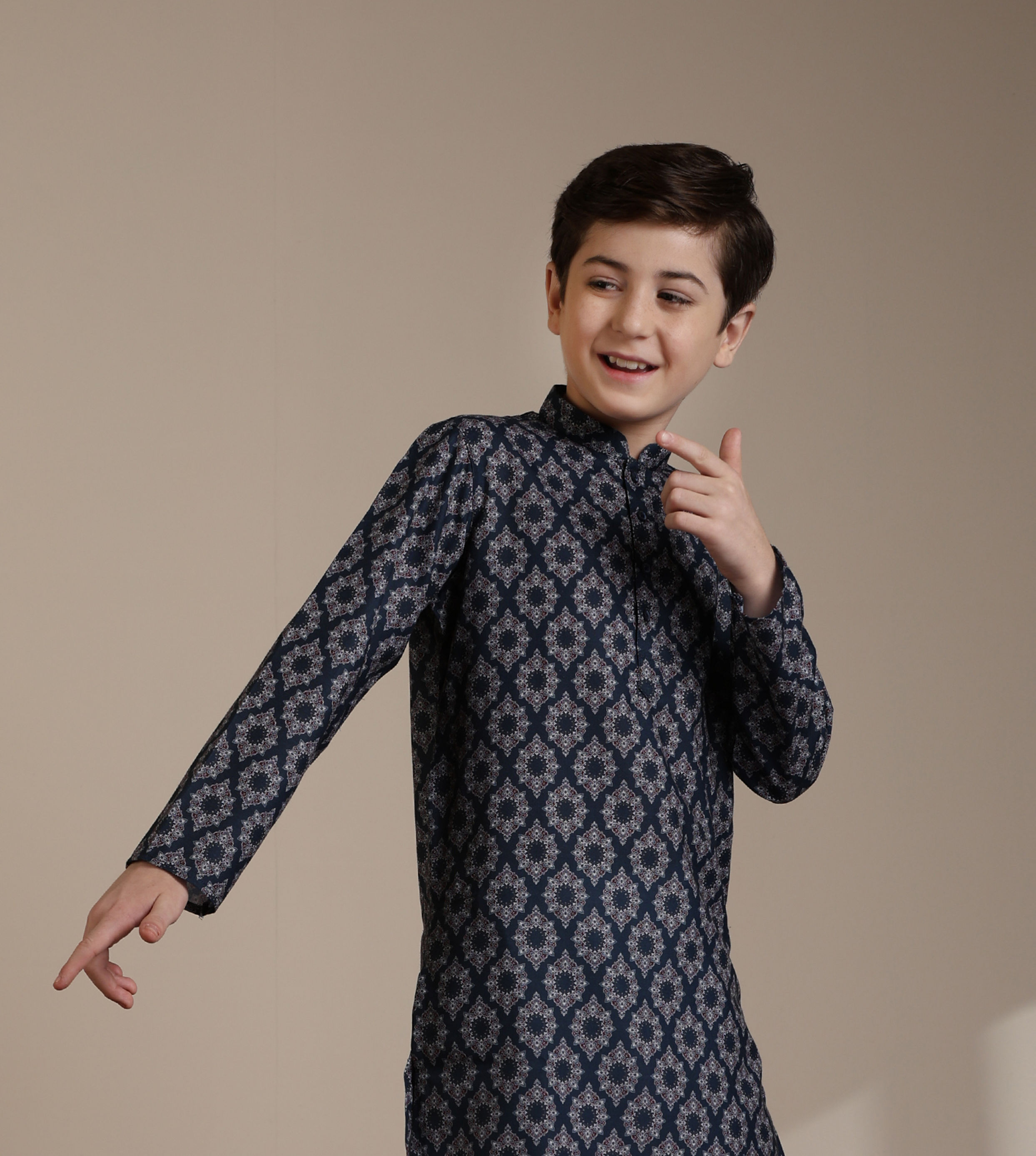 Manyavar Boys Boys Dark Blue Jaal and Medallion Patterned Kurta Set