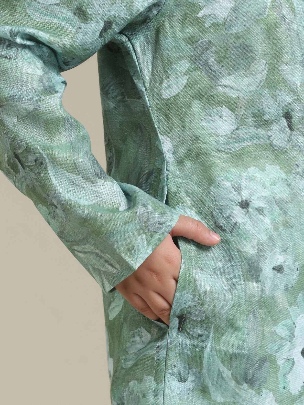 alt message - Manyavar Boys Boys Soft Green Floral Printed Kurta Set image number 3