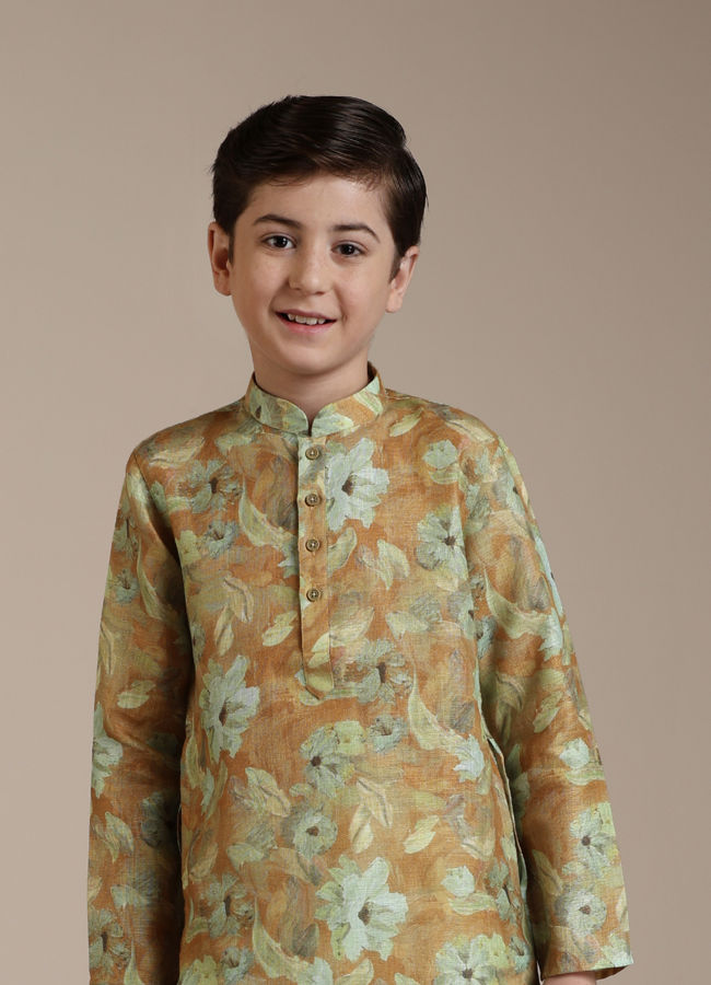 alt message - Manyavar Boys Boys Mustard Yellow Floral Patterned Kurta Set image number 0