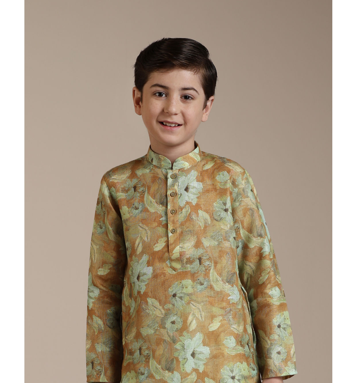 alt message - Manyavar Boys Boys Mustard Yellow Floral Patterned Kurta Set image number 0