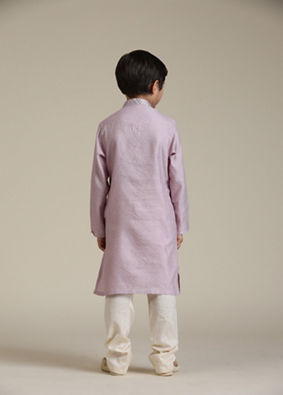 alt message - Manyavar Boys Boys Soft Lilac Kurta Set with Embroidered Neckline image number 5