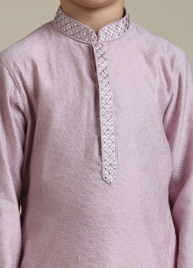 alt message - Manyavar Boys Boys Soft Lilac Kurta Set with Embroidered Neckline image number 1