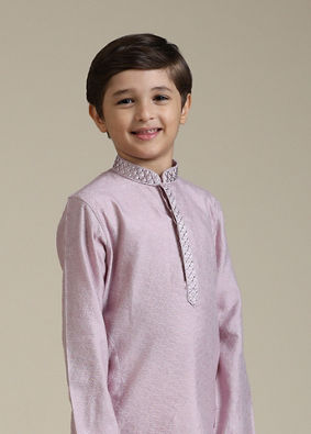 alt message - Manyavar Boys Boys Soft Lilac Kurta Set with Embroidered Neckline image number 0