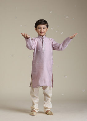 alt message - Manyavar Boys Boys Soft Lilac Kurta Set with Embroidered Neckline image number 2