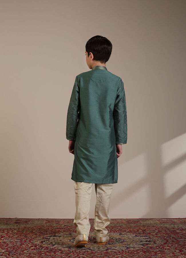 alt message - Manyavar Boys Boys Olive Green Buta Patterned Kurta Set image number 5