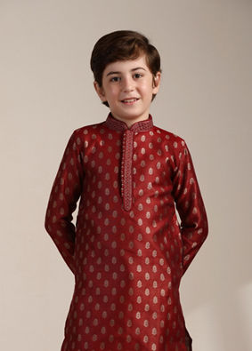 alt message - Manyavar Boys Boys Aurora Red Buta Printed Kurta Set