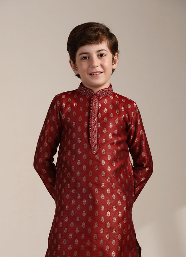 alt message - Manyavar Boys Boys Aurora Red Buta Printed Kurta Set image number 0