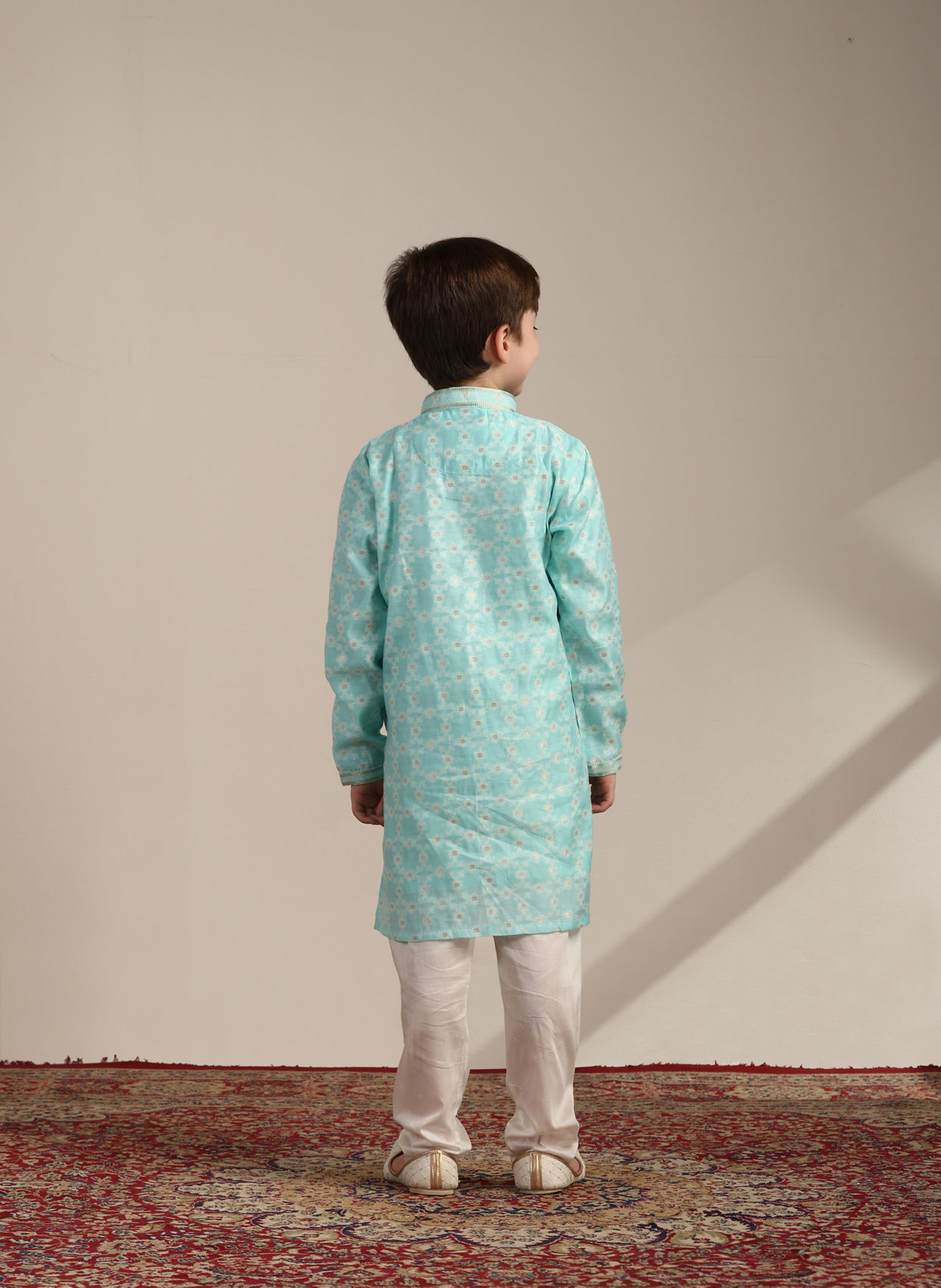 Boys Tropical Blue Floral Patterned Kurta Set image number 5