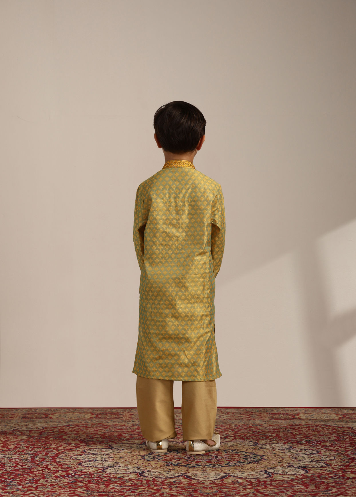 alt message - Manyavar Boys Boys Amber Yellow Floral Patterned Kurta Set image number 4