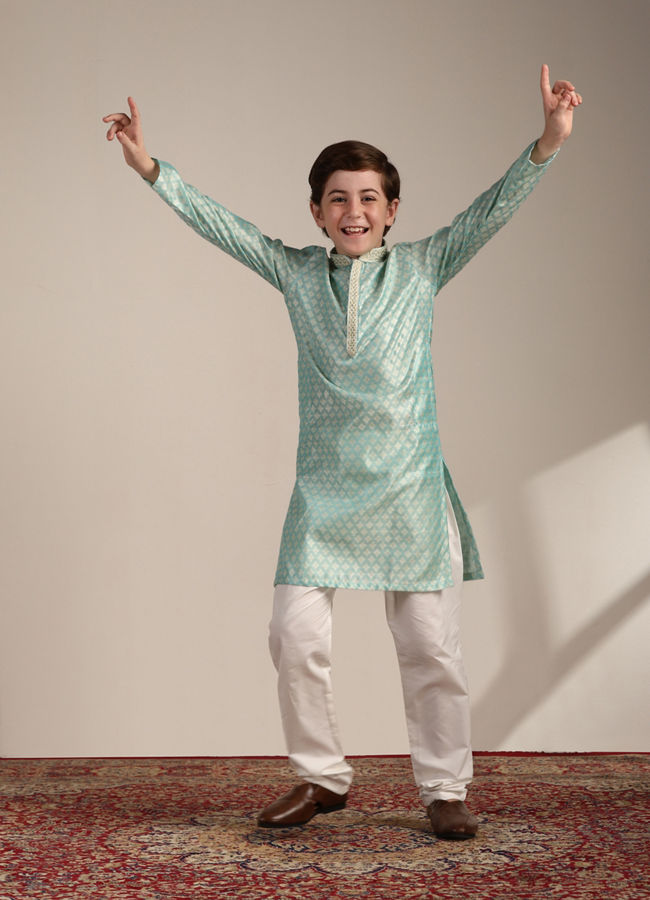 alt message - Manyavar Boys Boys Pastel Blue Diamond Patterned Kurta Set image number 2