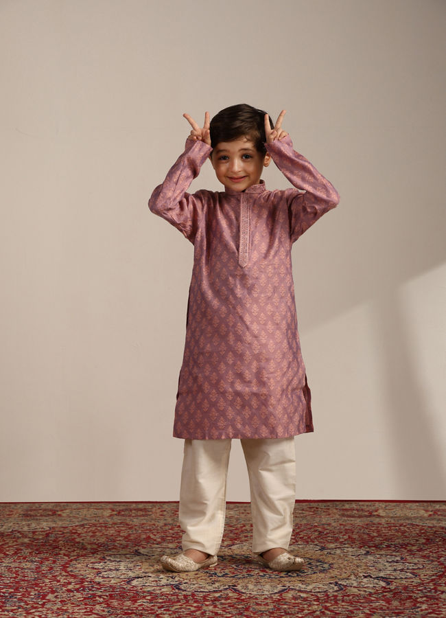 alt message - Manyavar Boys Boys Light Lilac Buta Patterned Kurta Set image number 2