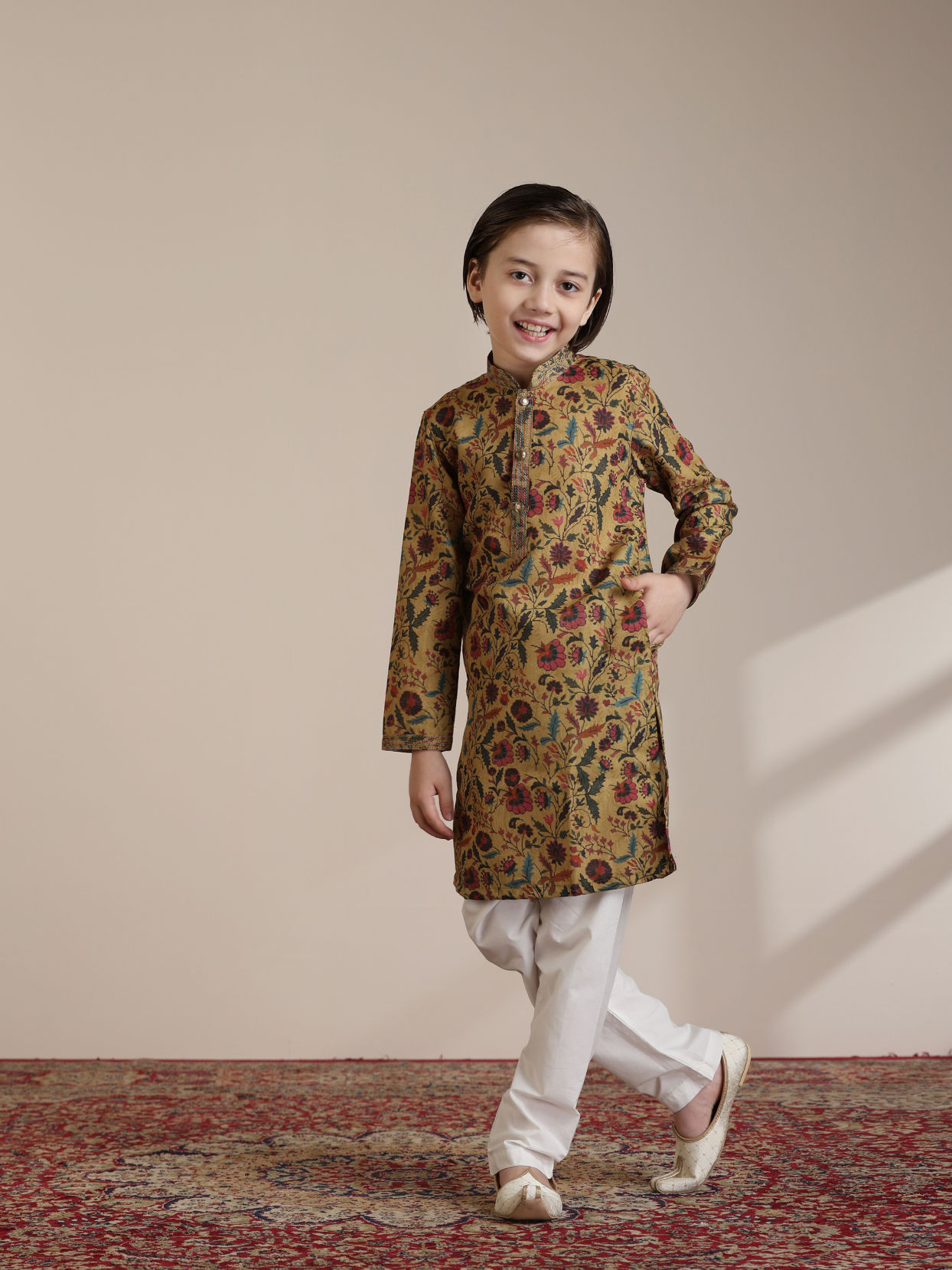 alt message - Manyavar Boys Boys Mustard Yellow Bel Buti Patterned Kurta Set image number 2