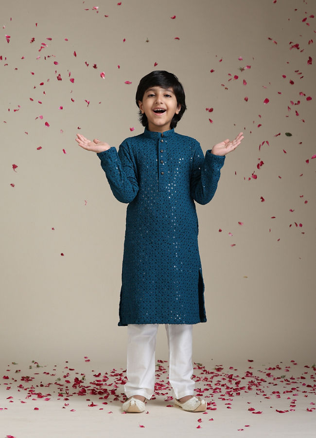 alt message - Manyavar Boys Boys Teal Blue Chikankari Embroidered Kurta Set with Sequin Work image number 2