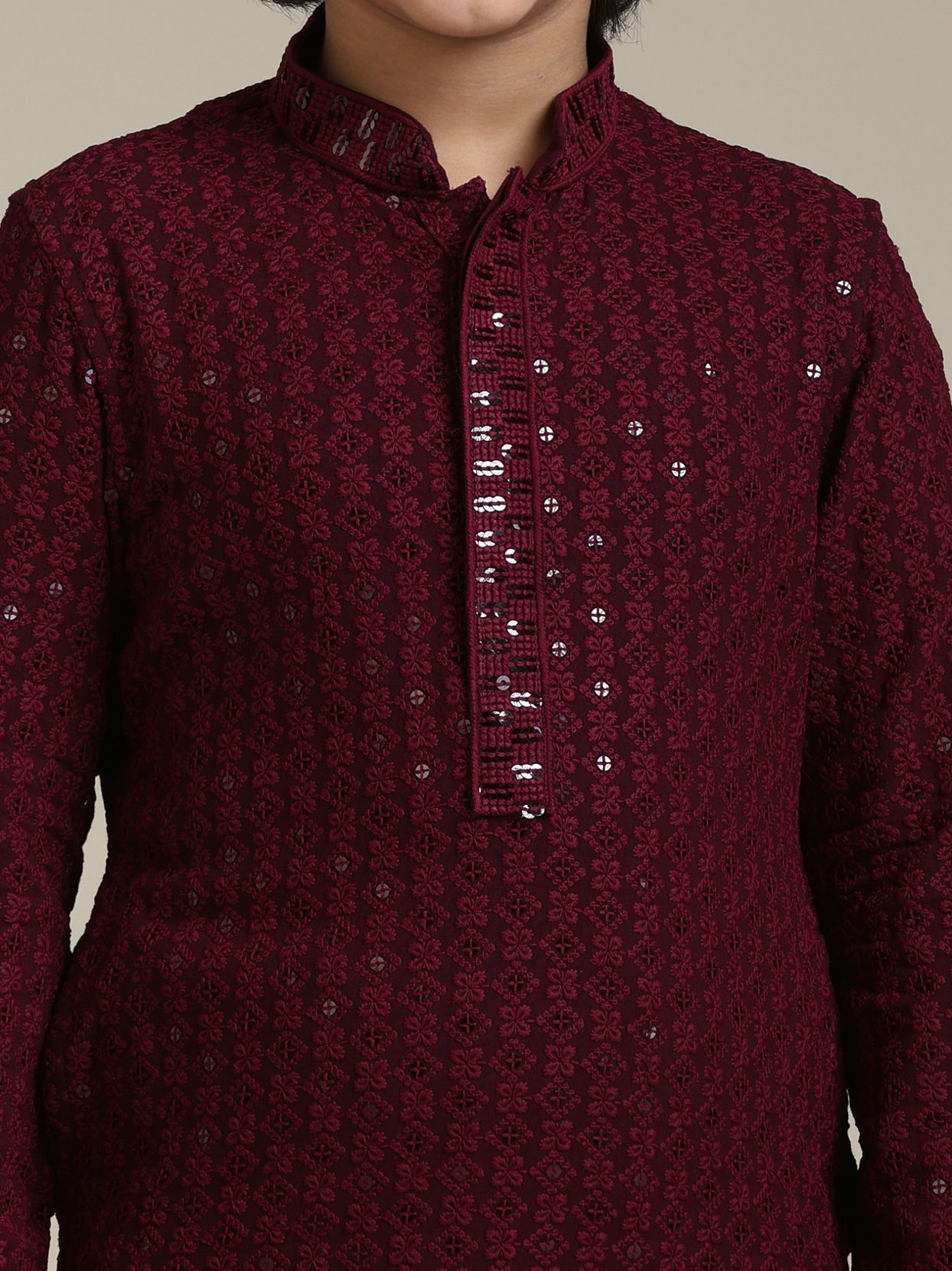 alt message - Manyavar Boys Boys Maroon Chikankari Kurta Set with Sequin Work image number 1