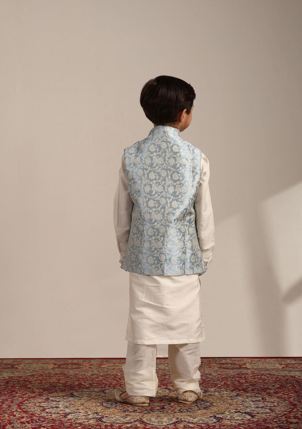 alt message - Manyavar Boys Boys Blissful Blue Bel Buti Patterned Angrakha Style Kurta Set image number 4