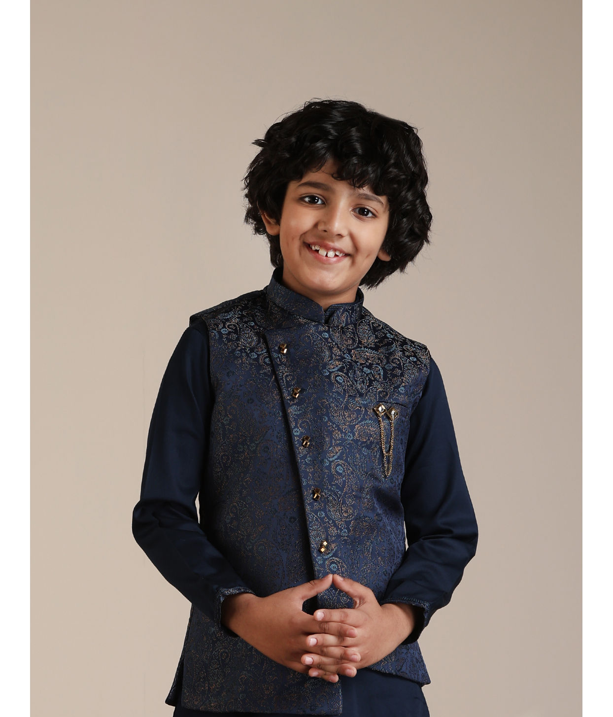 alt message - Manyavar Boys Boys Dark Blue Paisley Patterned Angrakha Jacket Set image number 0