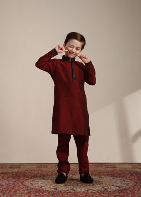 Boys Maroon Kurta with Charcoal Black Paisley Printed Jacket Set image number 3