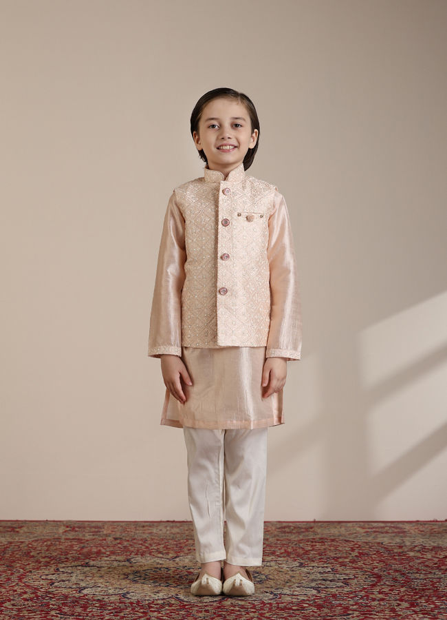 alt message - Manyavar Boys Boys Peach Diamond Patterned Jacket Set with Mirror work image number 3