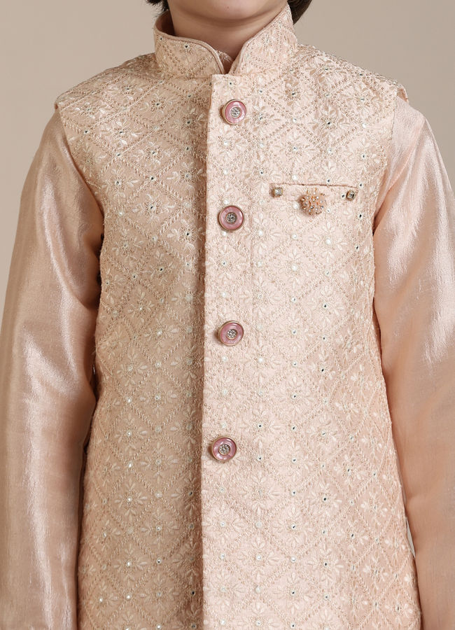 alt message - Manyavar Boys Boys Peach Diamond Patterned Jacket Set with Mirror work image number 1