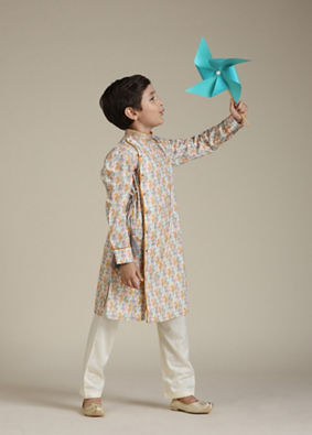 alt message - Manyavar Boys Boys Light Orange Paisley Printed Angrakha Style Kurta Set image number 2