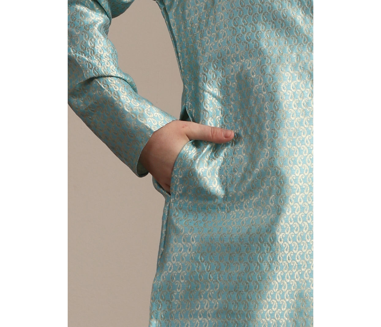 alt message - Manyavar Boys Boys Turquoise Blue Paisley Printed Kurta Set image number 3