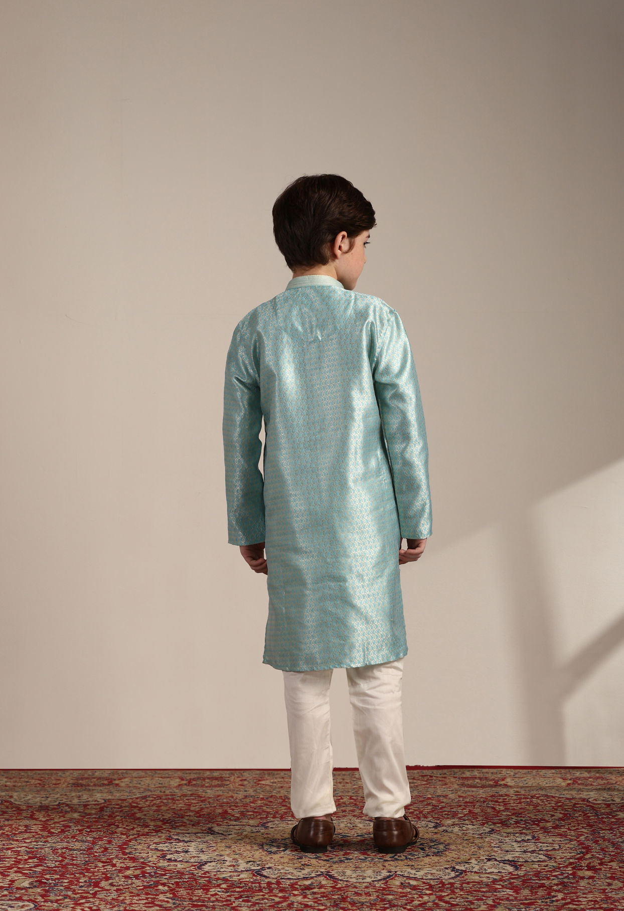 alt message - Manyavar Boys Boys Turquoise Blue Paisley Printed Kurta Set image number 5