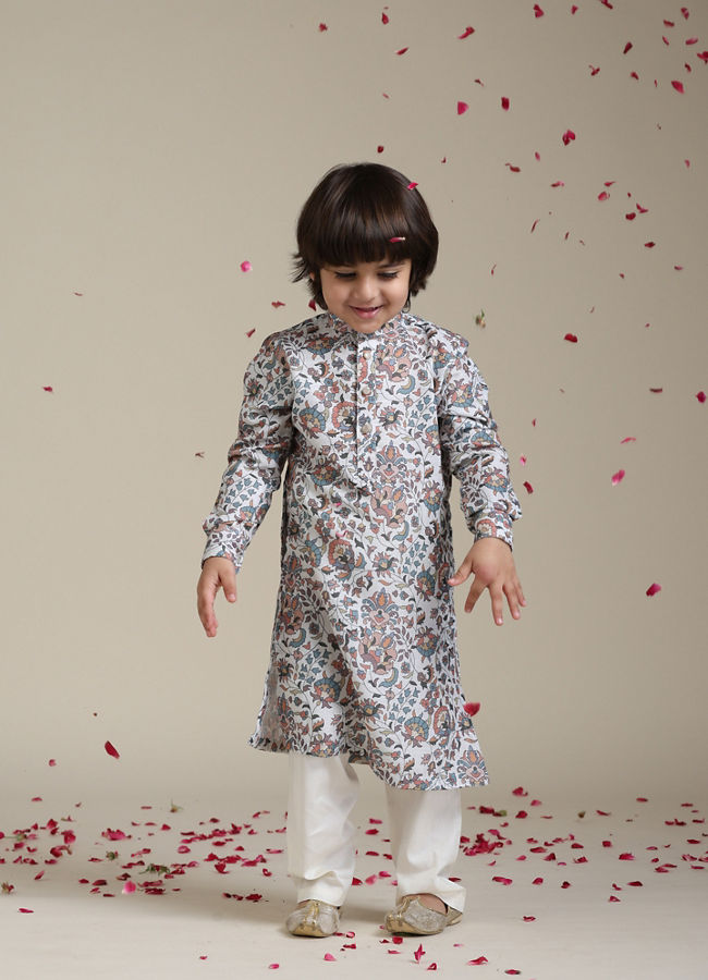 alt message - Manyavar Boys Boys Maroon Red Chikankari Kurta Set image number 2