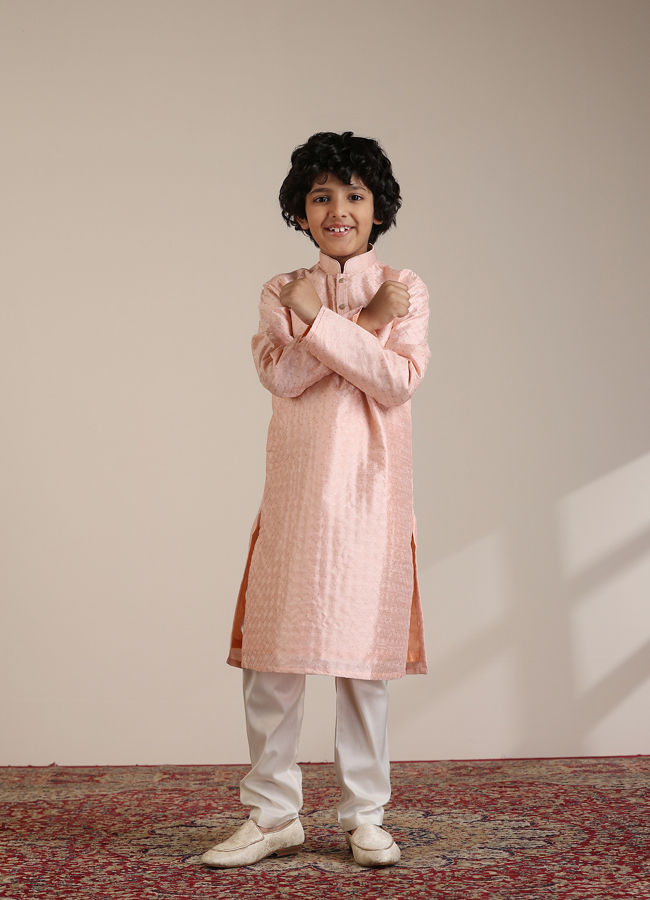 alt message - Manyavar Boys Boys Peach Jaal Patterned Kurta Set image number 2