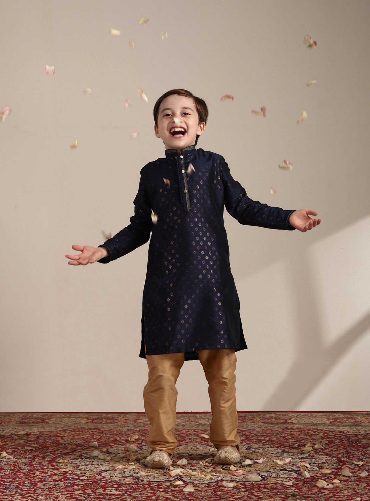 Boys Ink Blue Buta Printed Kurta Set image number 2