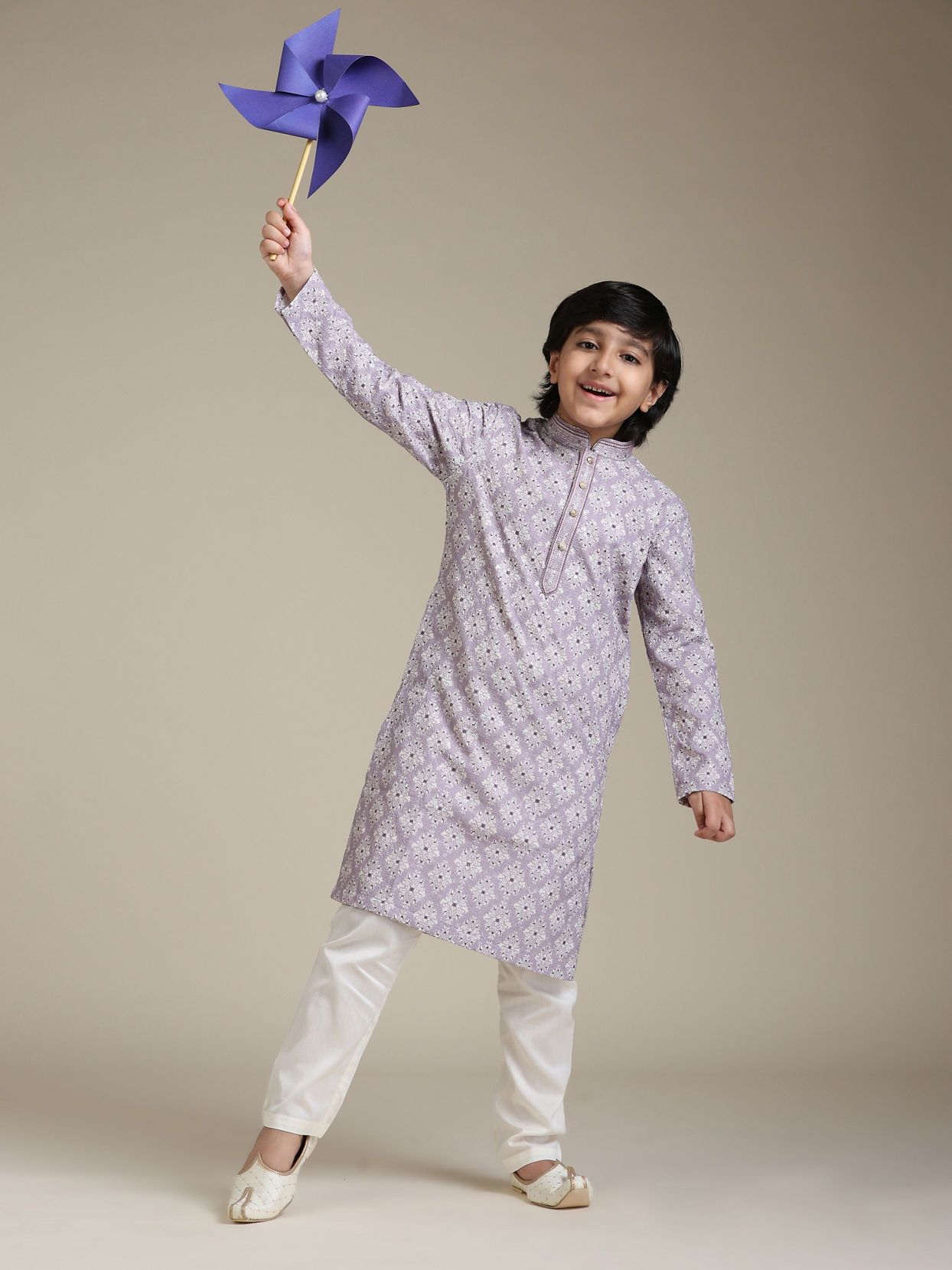 Manyavar Boys Boys Soft Lilac Chikankari Inspired Jaal Patterned Kurta Set image number 2