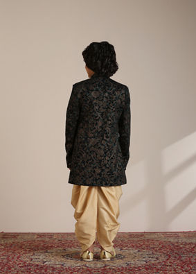 alt message - Manyavar Boys Boys Dark Green Bel Buti Patterned Indo-Western Set image number 4