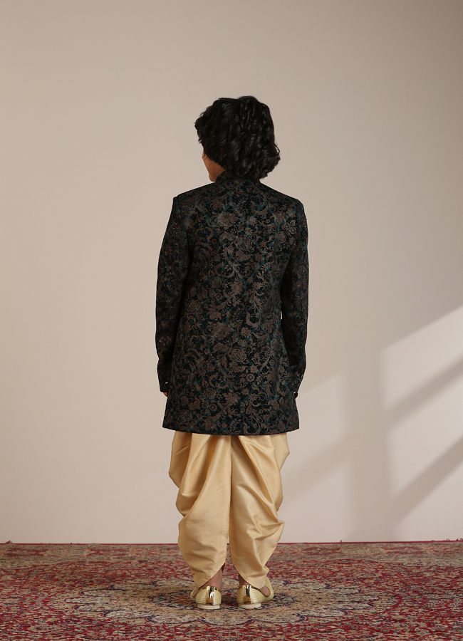 alt message - Manyavar Boys Boys Dark Green Bel Buti Patterned Indo-Western Set image number 4