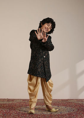 alt message - Manyavar Boys Boys Dark Green Bel Buti Patterned Indo-Western Set image number 2