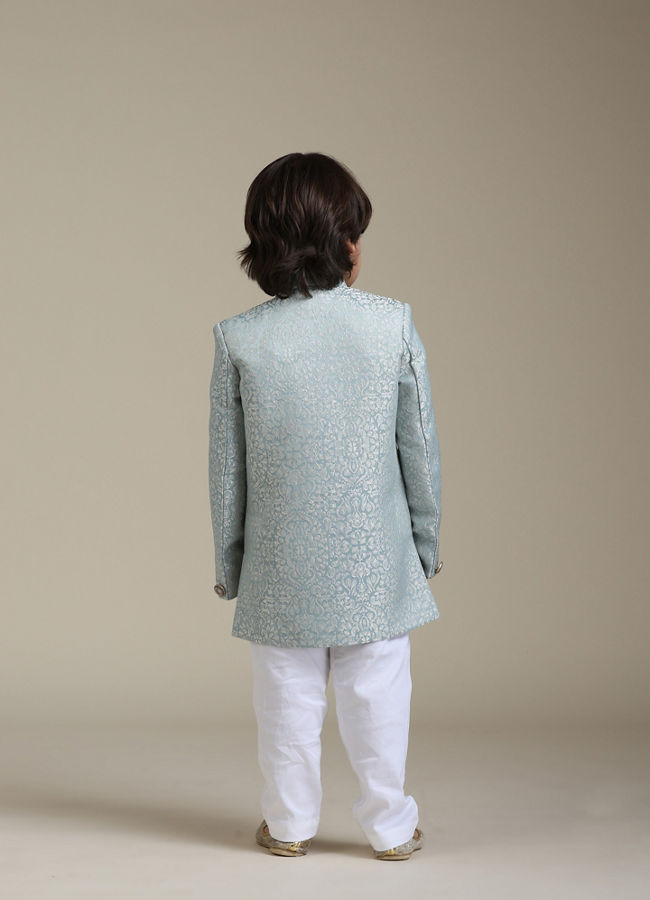 alt message - Manyavar Boys Boys Ice Blue Indo Western Set with Imperial Patterns in Brocade Weave image number 4