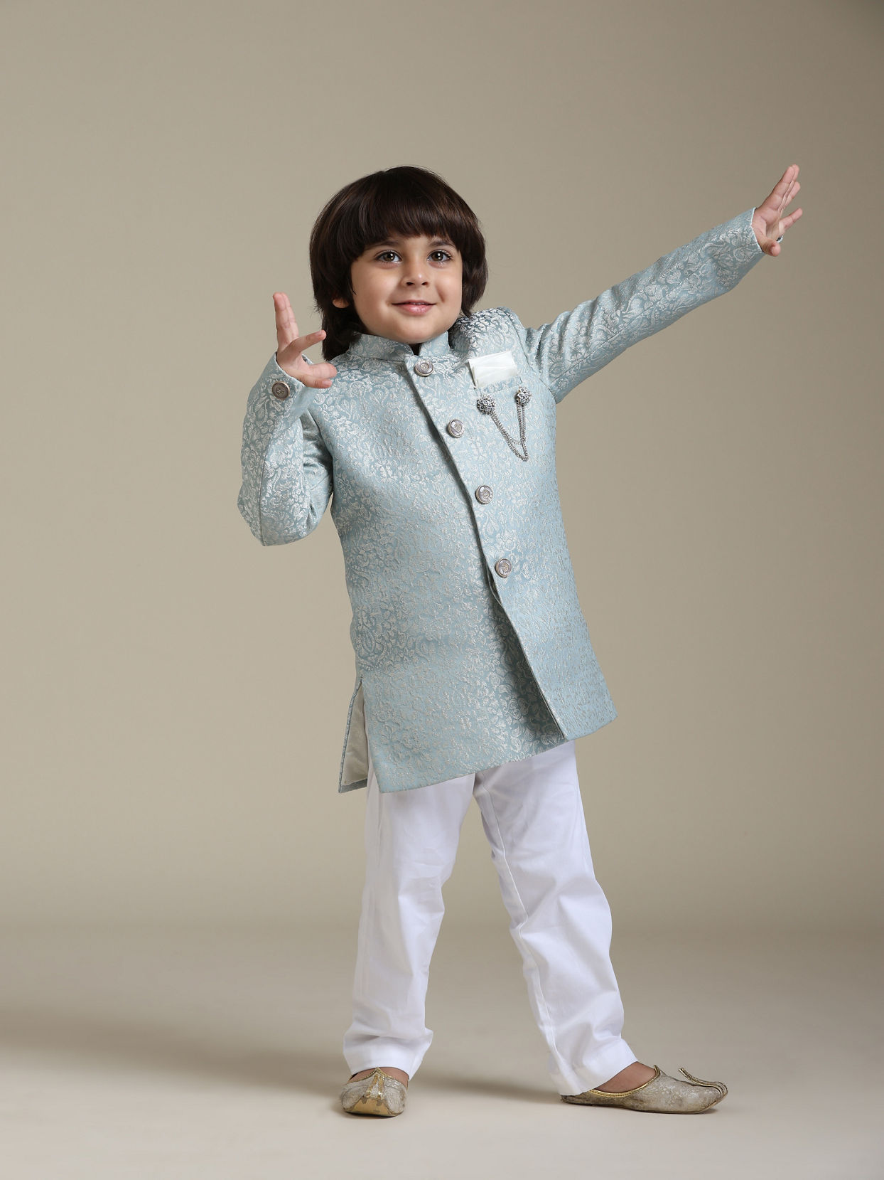 alt message - Manyavar Boys Boys Ice Blue Indo Western Set with Imperial Patterns in Brocade Weave image number 2