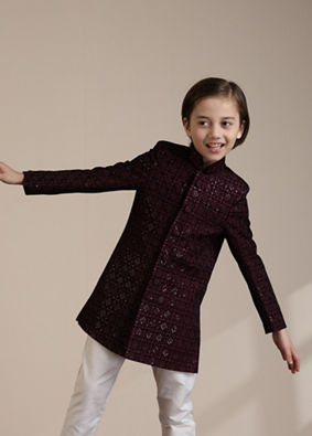 alt message - Manyavar Boys Boys Wine Chowkadi Patterned Embellished Indo-western Set image number 2