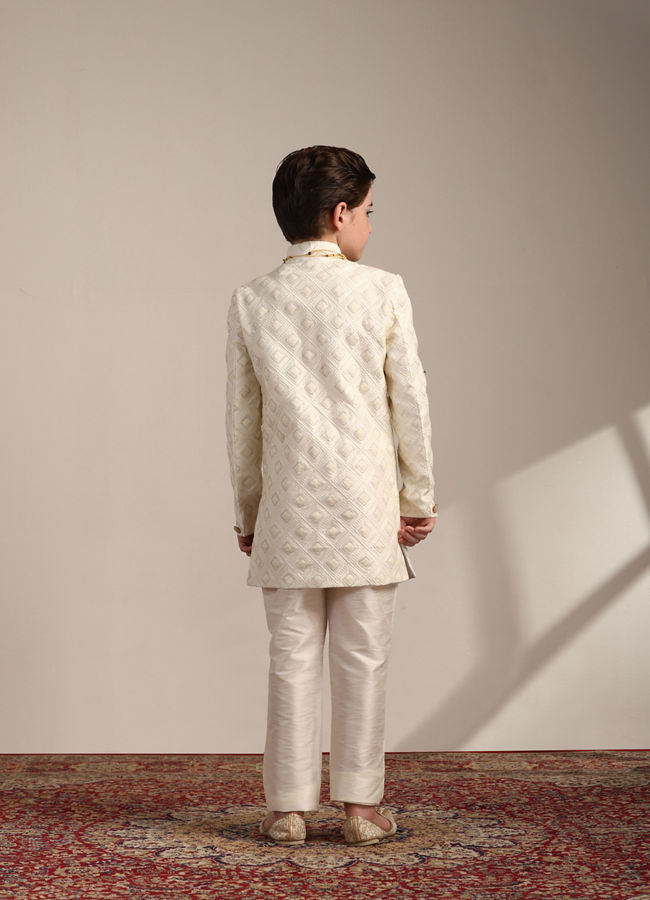 alt message - Manyavar Boys Boys Ivory White Diamond Patterned Angrakha Style Indo Western Set image number 4