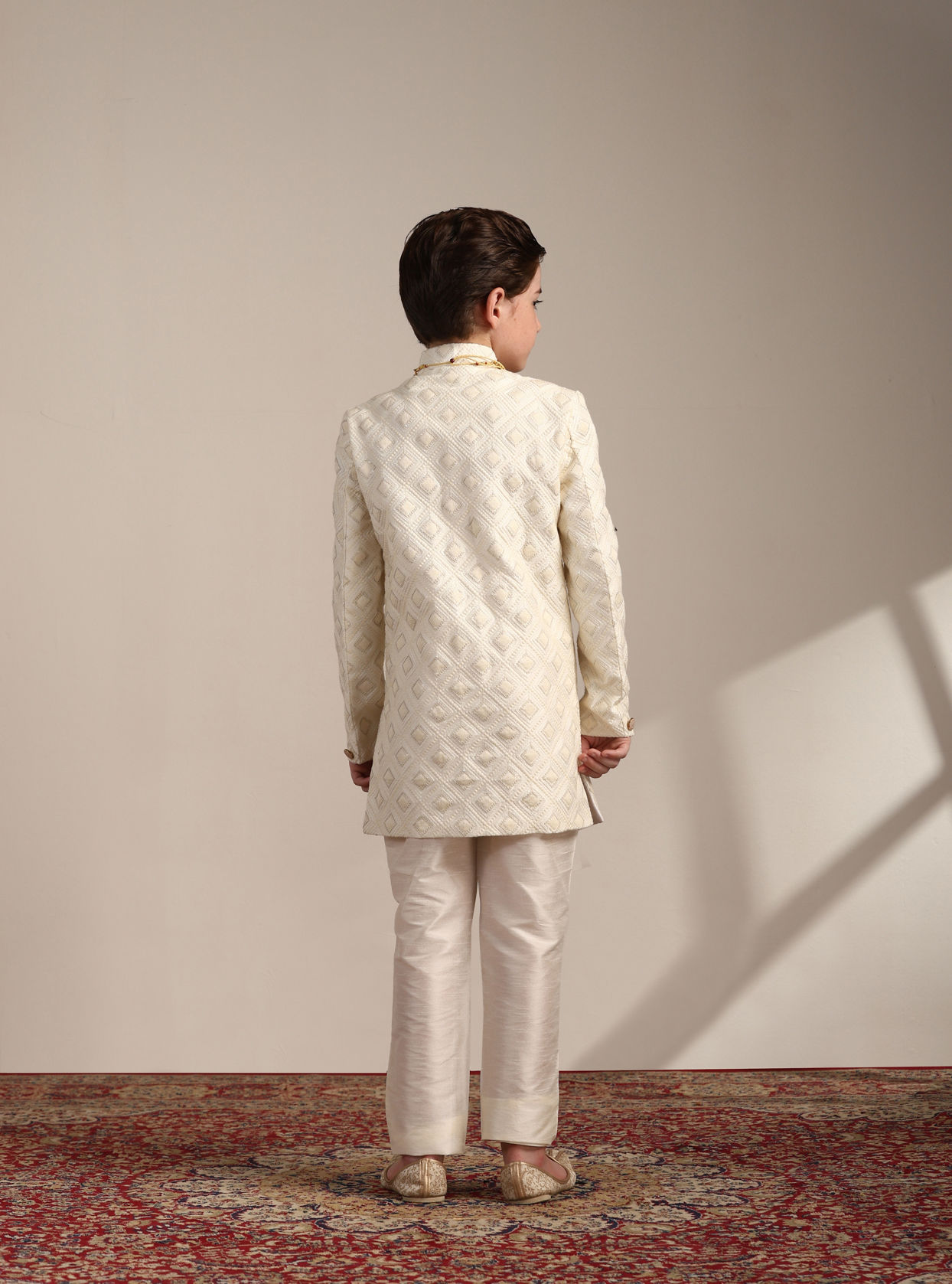 alt message - Manyavar Boys Boys Ivory White Diamond Patterned Angrakha Style Indo Western Set image number 4