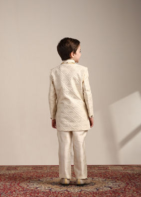 alt message - Manyavar Boys Boys Cream Diamond Patterned Angrakha Style Indo Western Set image number 4