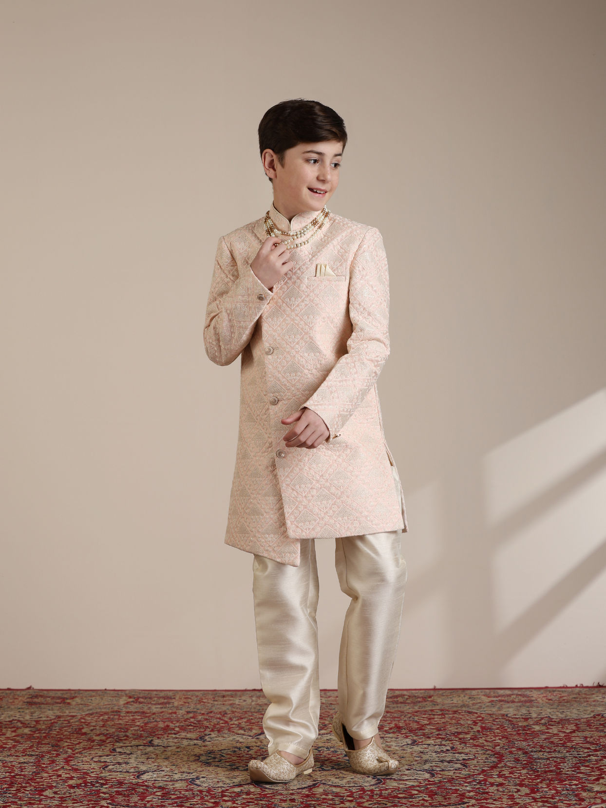 alt message - Manyavar Boys Boys Shell Pink Geometric Patterned Indo-Western Set image number 2