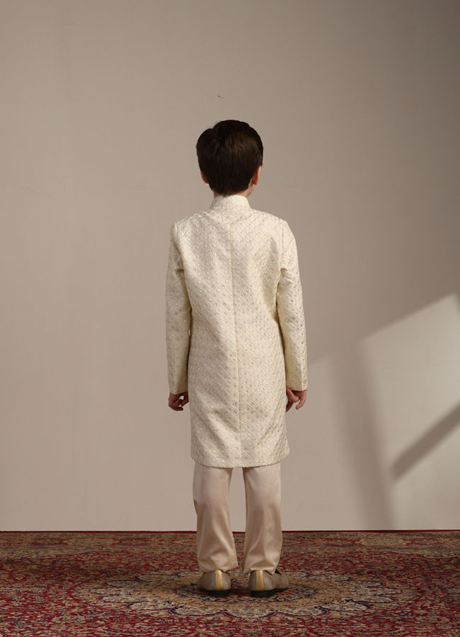 alt message - Manyavar Boys Boys Cream White Scallop Patterned Sequined Indo Western Jacket image number 4