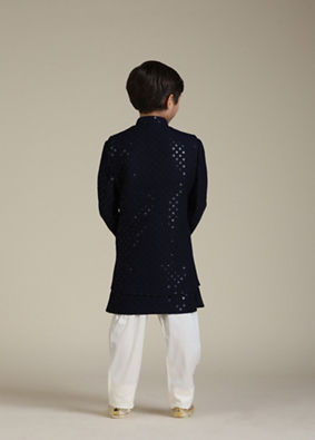 alt message - Manyavar Boys Boys Navy Blue Embroidered Indo Western Set with Sequin Work image number 4