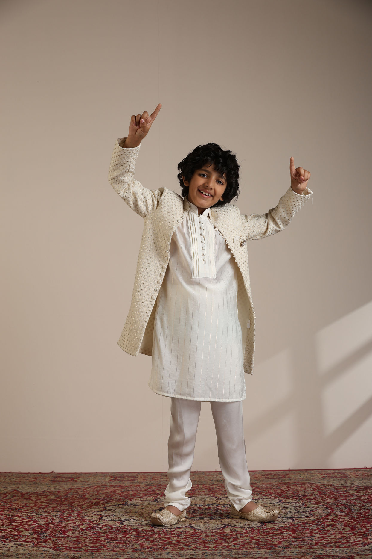 alt message - Manyavar Boys Boys Cream Self Patterned Indo-Western Set with Mirror work image number 3