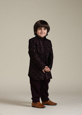 alt message - Manyavar Boys Wine Velvet Boy's Indo-Western with Thread Embroidery image number 3