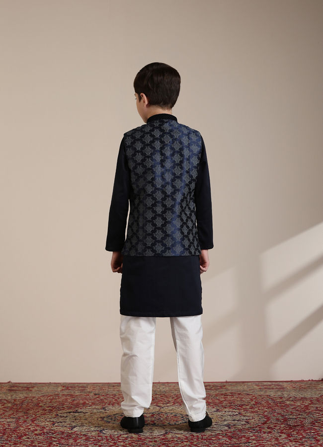 alt message - Manyavar Boys Boys Dark Blue Imperial Jaal Patterned Jacket Set image number 3