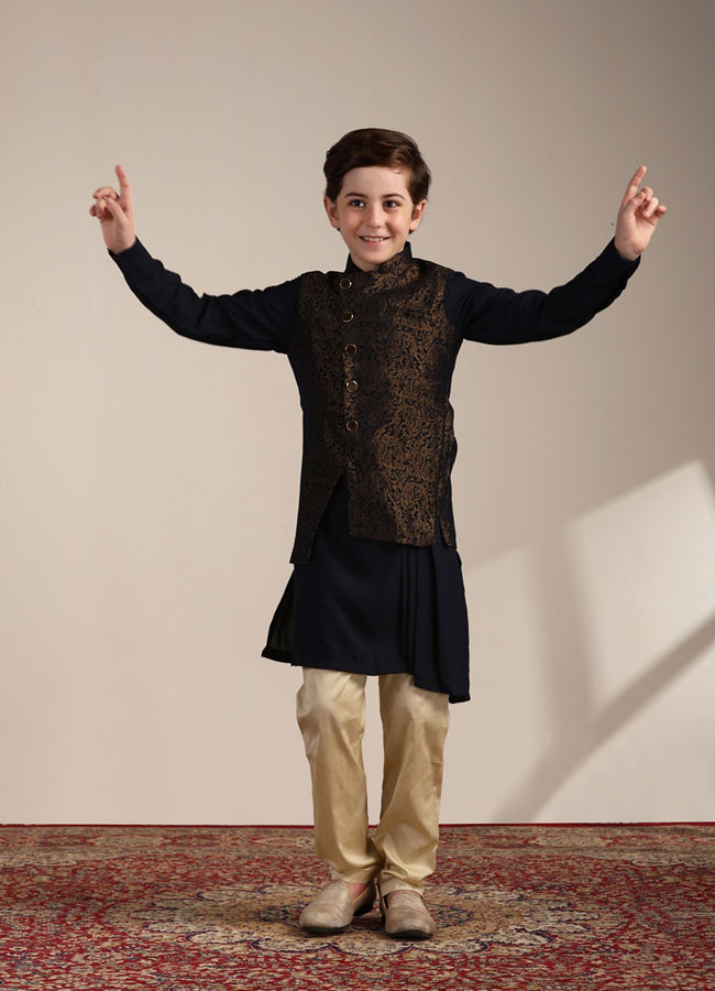 Manyavar Boys Boys Soft Pink Floral and Diamond Patterned Jacket Set