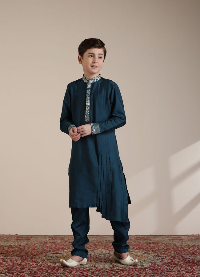 alt message - Manyavar Boys Boys Teal Blue Bagh Chowkadi Patterned Jacket Set image number 2